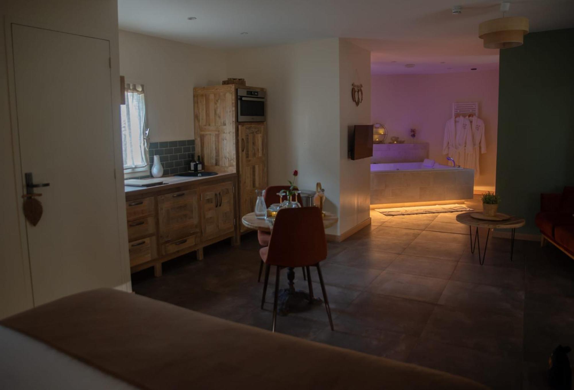 Le Mas Aux Amoureux , Suite Romantique Et Spa Le Barcarès المظهر الخارجي الصورة