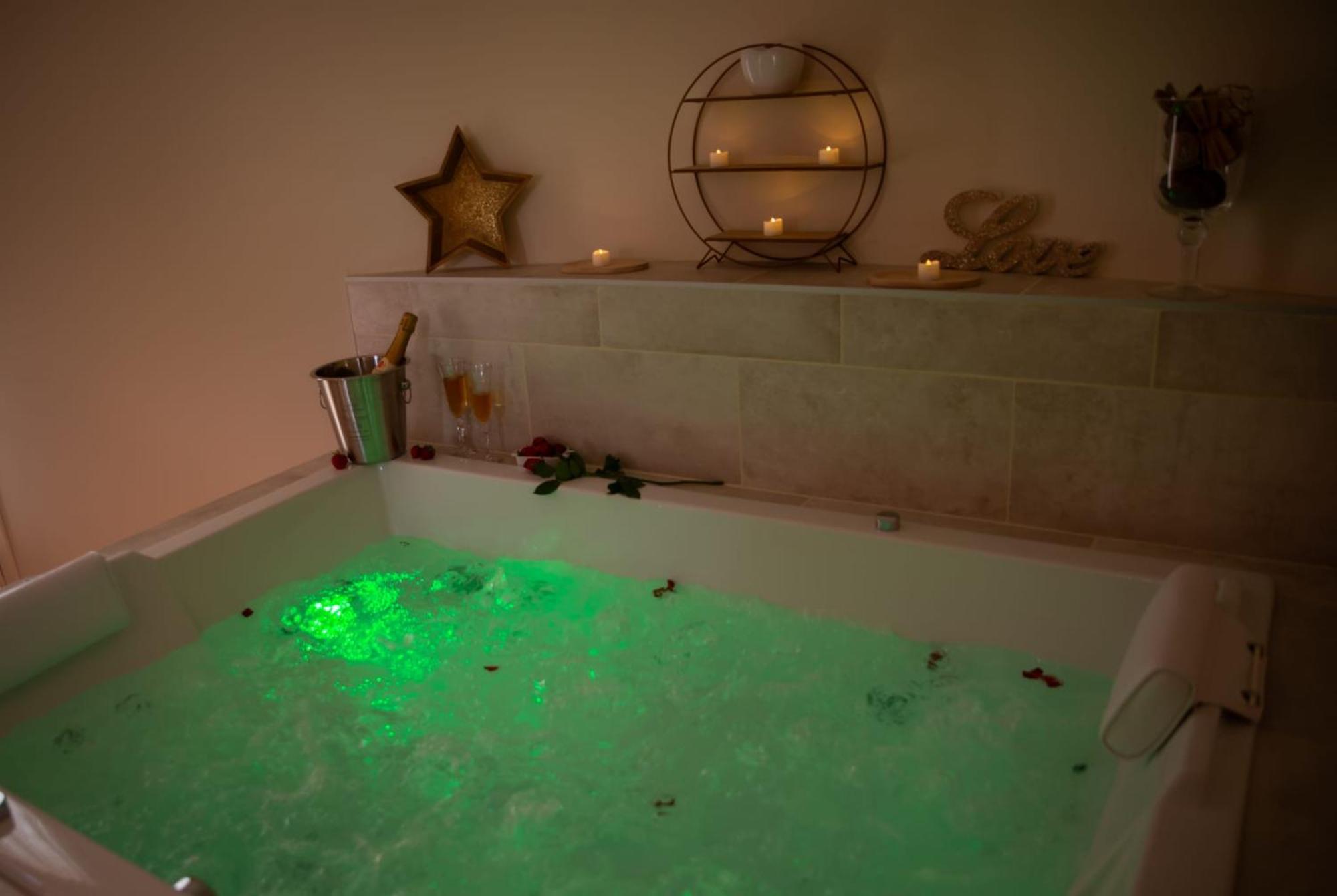 Le Mas Aux Amoureux , Suite Romantique Et Spa Le Barcarès المظهر الخارجي الصورة