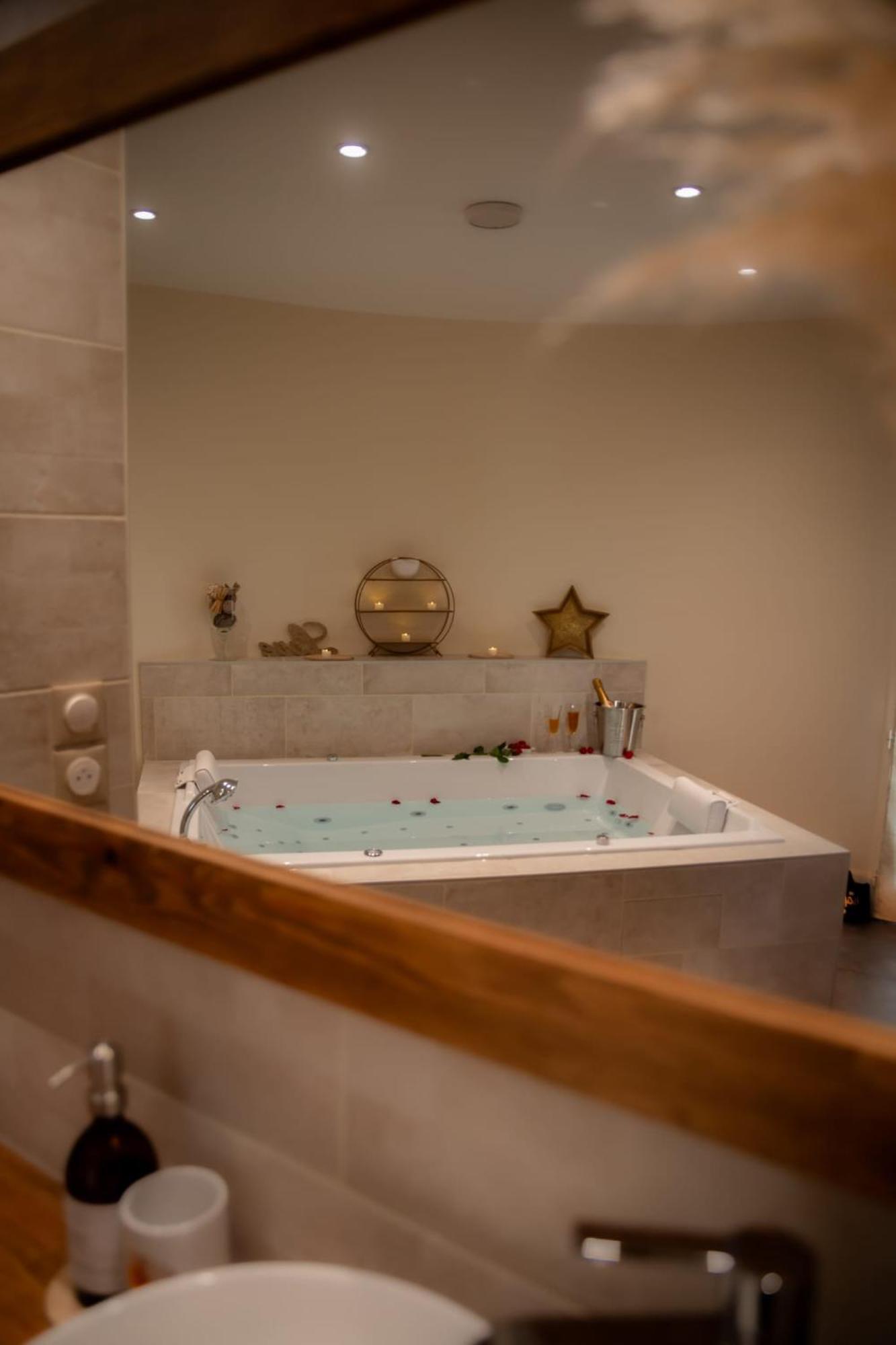 Le Mas Aux Amoureux , Suite Romantique Et Spa Le Barcarès المظهر الخارجي الصورة