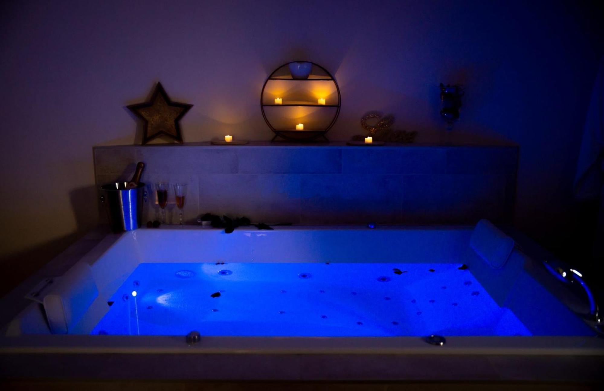 Le Mas Aux Amoureux , Suite Romantique Et Spa Le Barcarès المظهر الخارجي الصورة